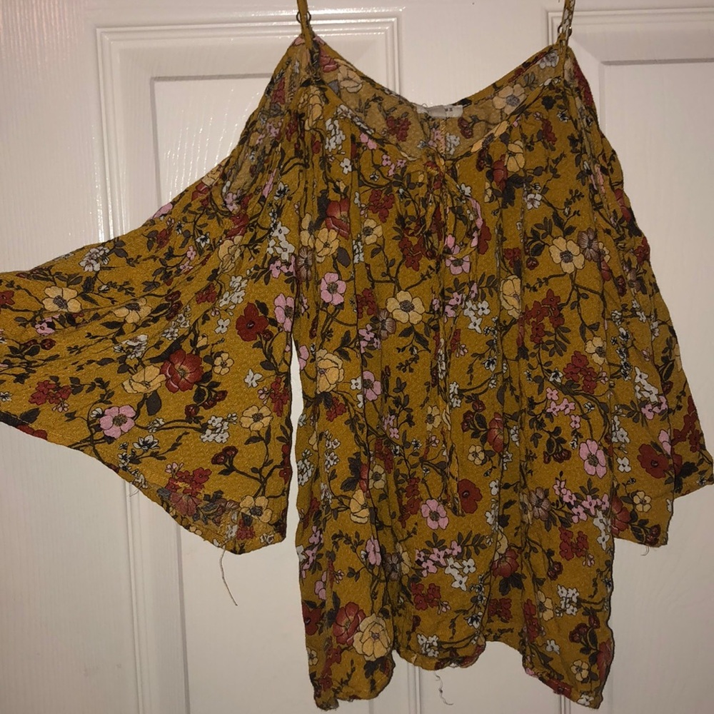 Cold shoulder top